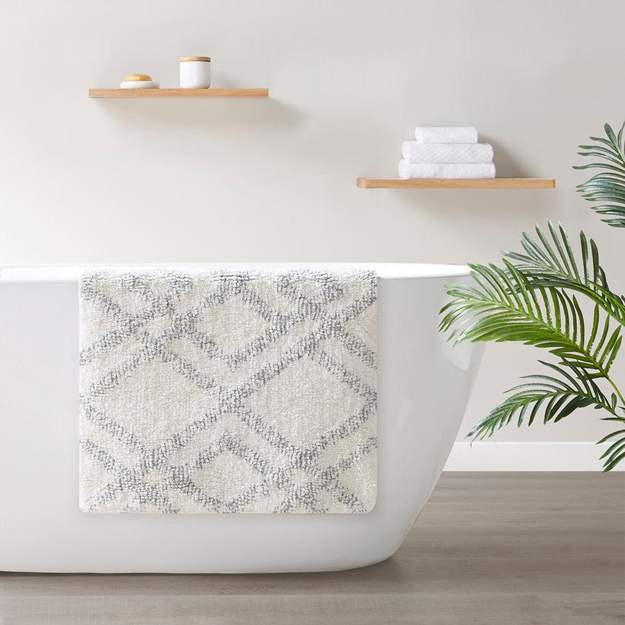 Diamond Stripe Bath Rug White - Threshold™