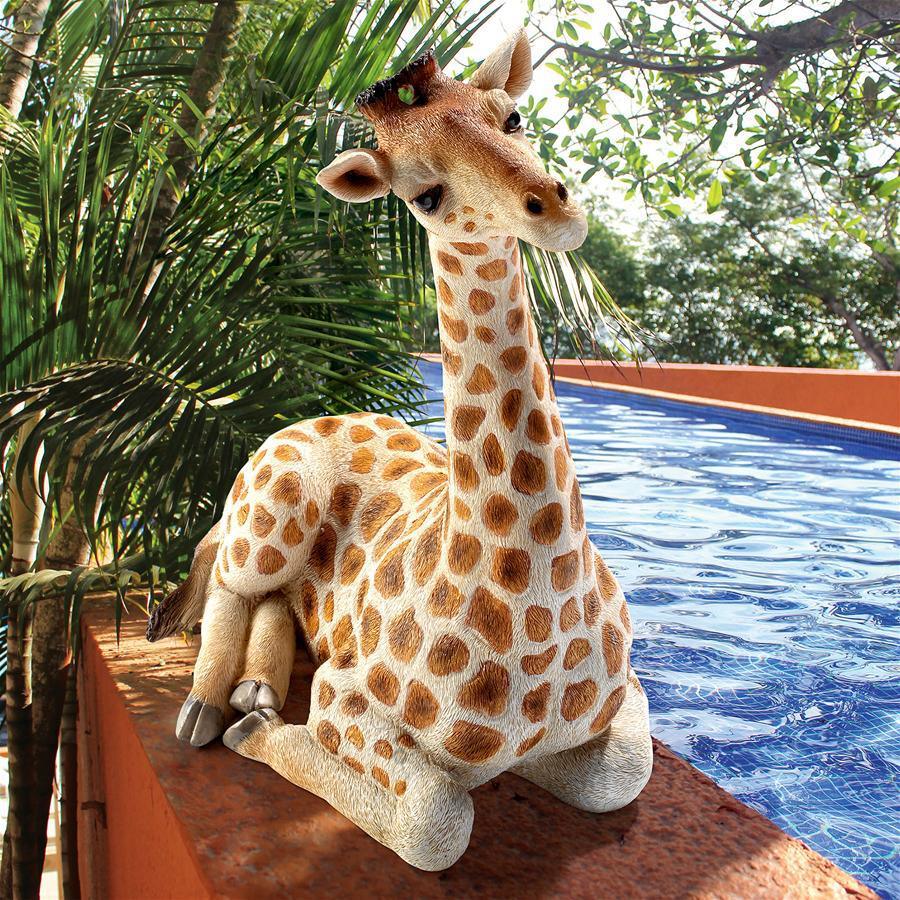 Design Toscano Garden Lovers Gifts - Zari The Resting Giraffe Statue Medium