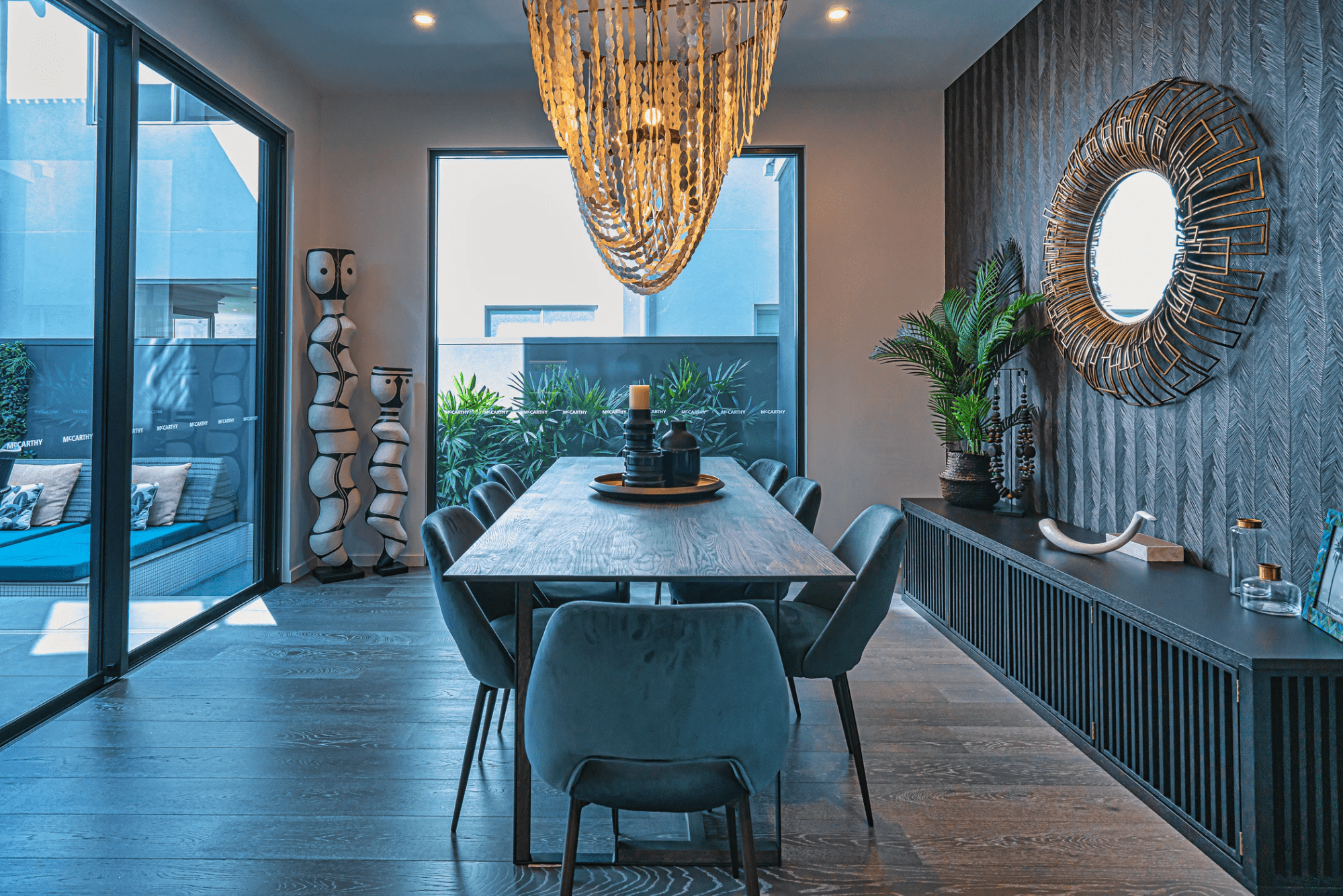 Modern dining room design with eclectic decorations