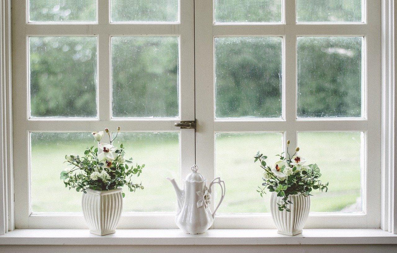 Window with glass screen