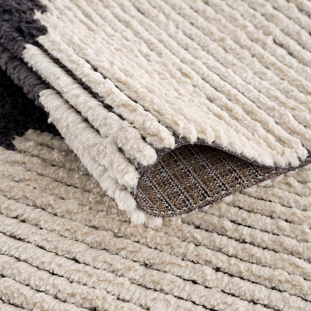 Olliix.com Indoor Rugs - Amanda 6x9 Area Rug Black & Ivory