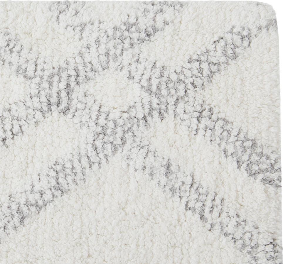 Olliix.com Bath Rugs - Ansel Geo Diamond Yarn Dyed Cotton Tufted Bath Rug Grey & White