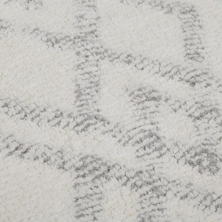 Olliix.com Bath Rugs - Ansel Geo Diamond Yarn Dyed Cotton Tufted Bath Rug Grey & White