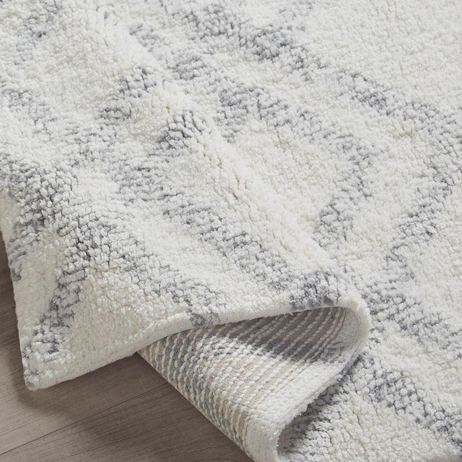 Olliix.com Bath Rugs - Ansel Geo Diamond Yarn Dyed Cotton Tufted Bath Rug Grey & White