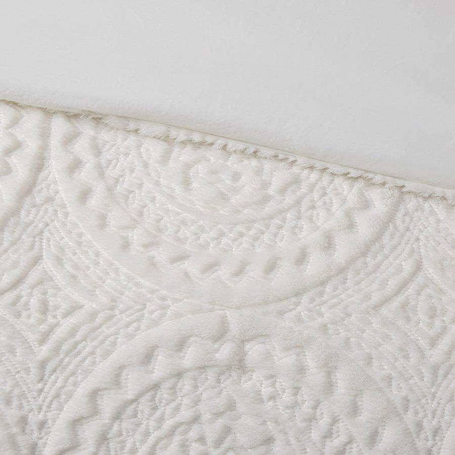 Olliix.com Comforters & Blankets - Arya 36 " W Embroidered Medallion Faux Fur Ultra Plush Comforter Mini Set Ivory King/Cal King