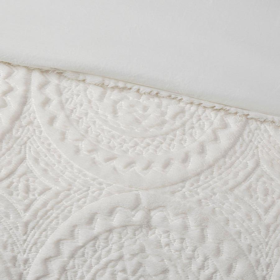 Olliix.com Duvet & Duvet Sets - Arya Embroidered Medallion Faux Fur Ultra Plush Duvet Cover Set King Ivory