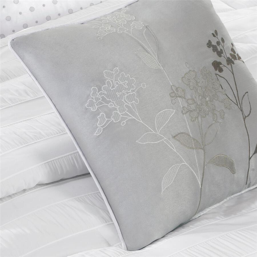 Olliix.com Comforters & Blankets - Hampton 7 Piece Comforter Set White Queen