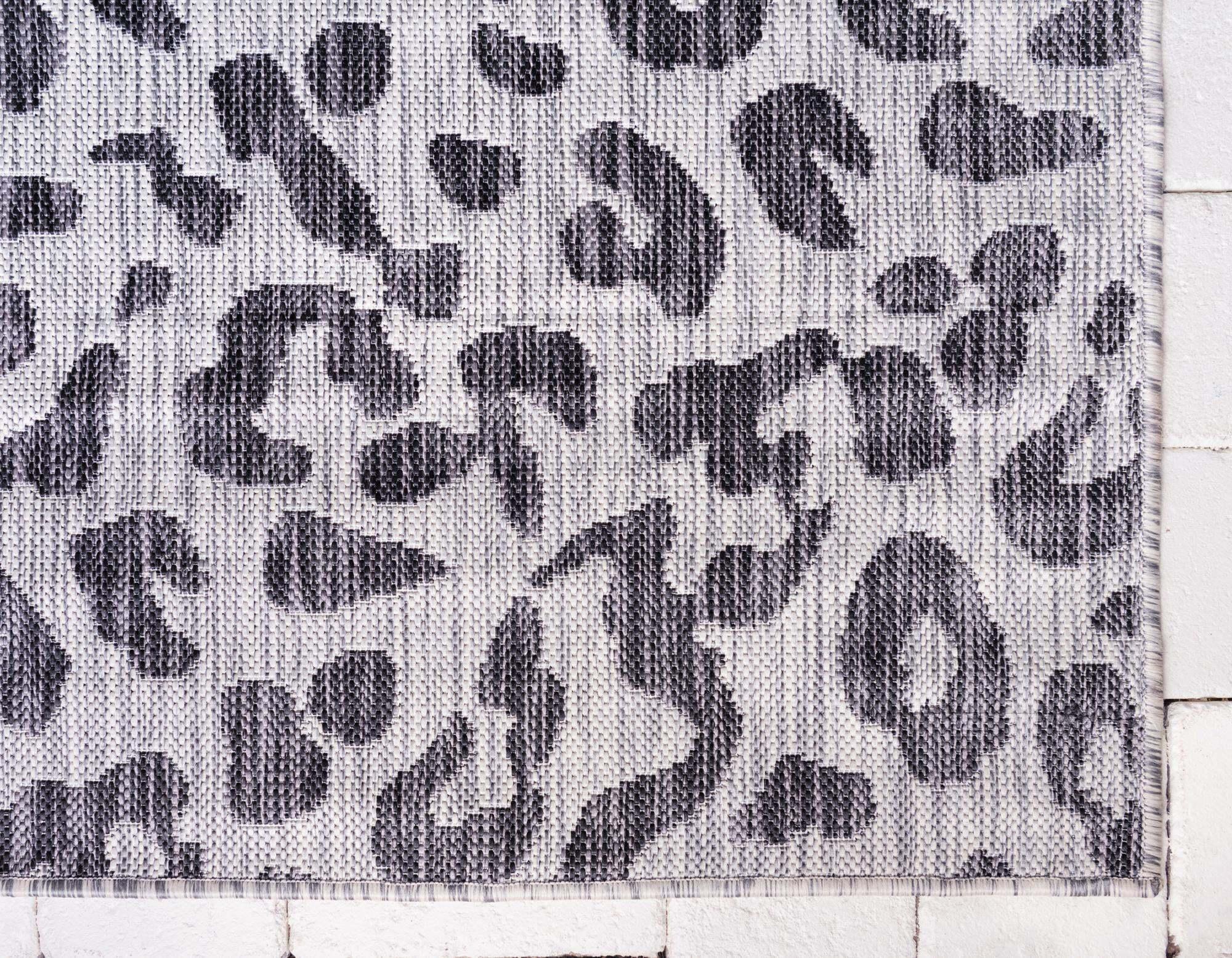 Unique Loom Outdoor Rugs - Outdoor Safari Animal Print Rectangular 8x11 Rug Black & Light Gray