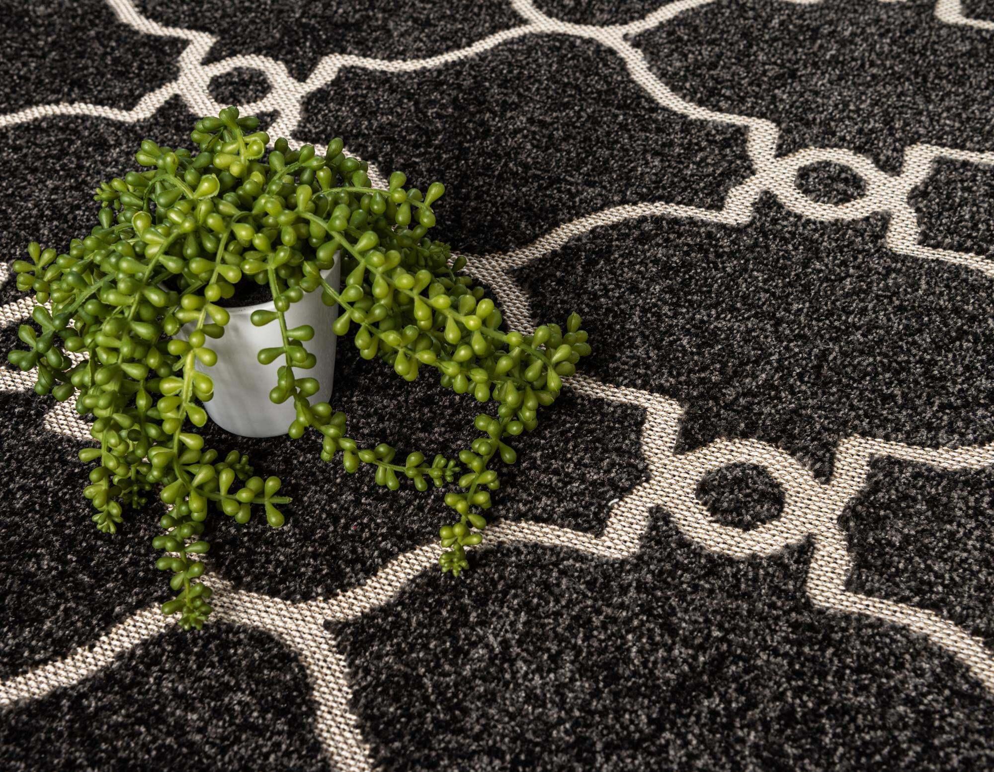 Unique Loom Outdoor Rugs - Outdoor Trellis Geometric Rectangular 8x10 Rug Black & Ivory