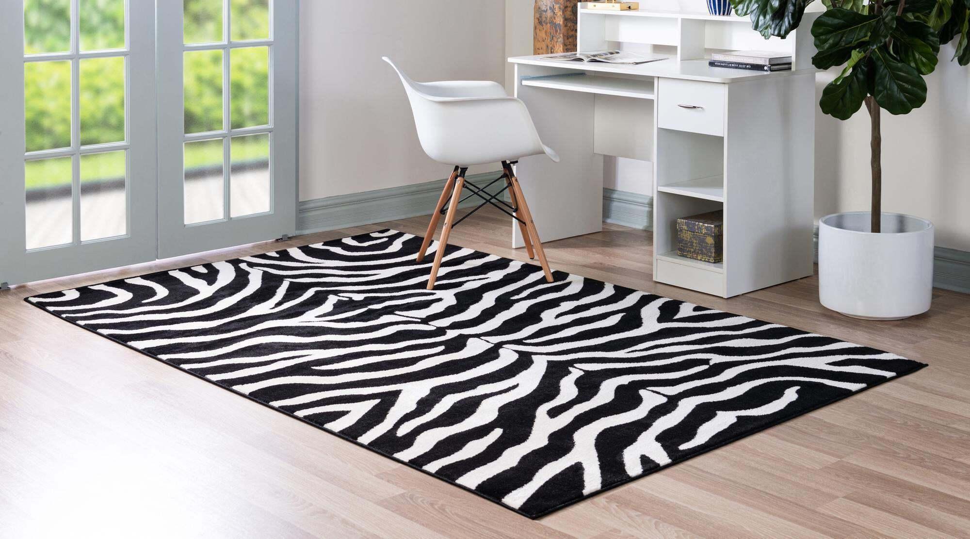 Unique Loom Indoor Rugs - Wildlife Animal Print 5x8 Rug Black & Ivory