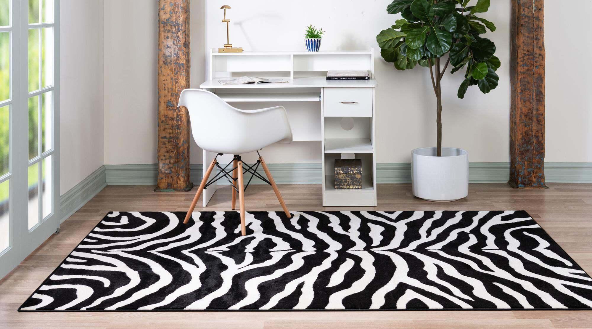 Unique Loom Indoor Rugs - Wildlife Animal Print 5x8 Rug Black & Ivory