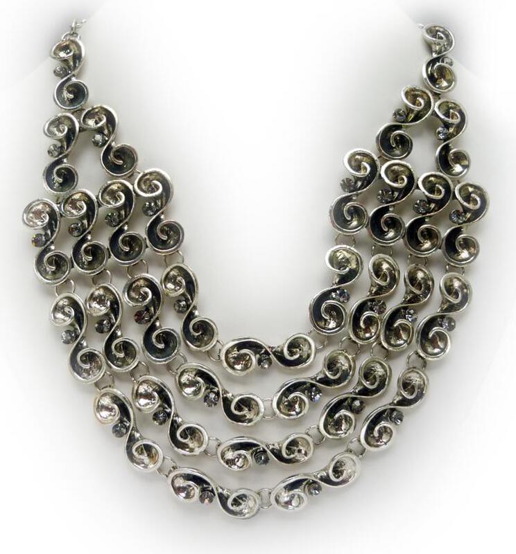 Design Toscano For Her - A Night On The Town Necklace
