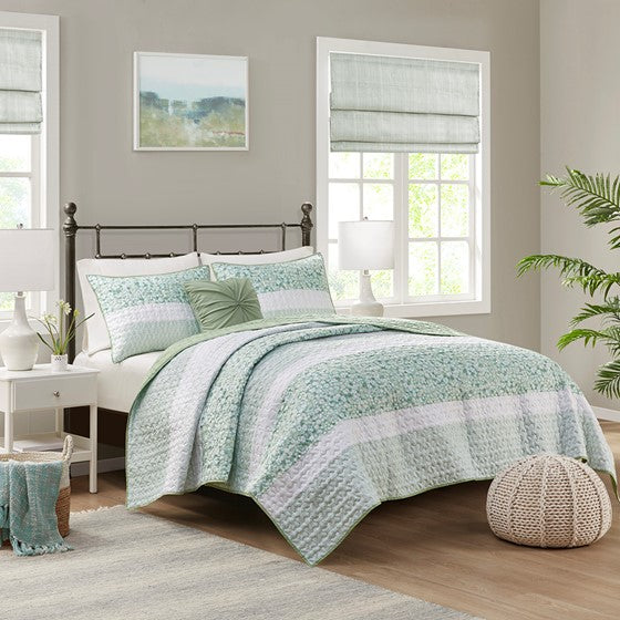 Olliix.com Coverlet - 4 Piece Seersucker Quilt Set with Throw Pillow Green Full/Queen