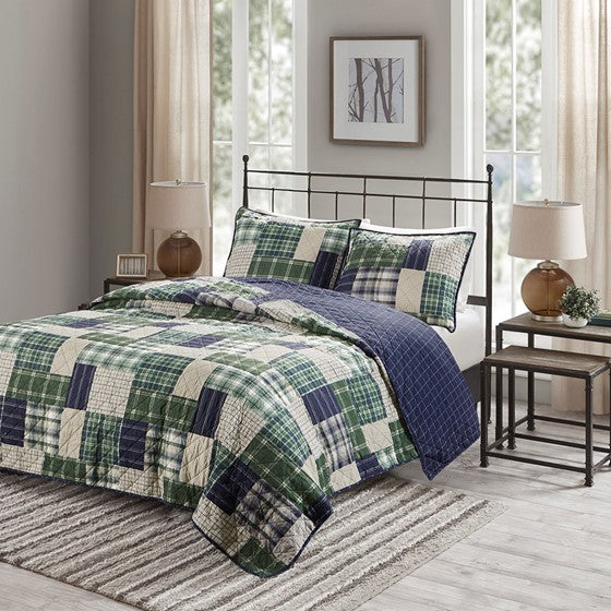Olliix.com Coverlet - 3 Piece Reversible Printed Quilt Set Green / Navy Cal King