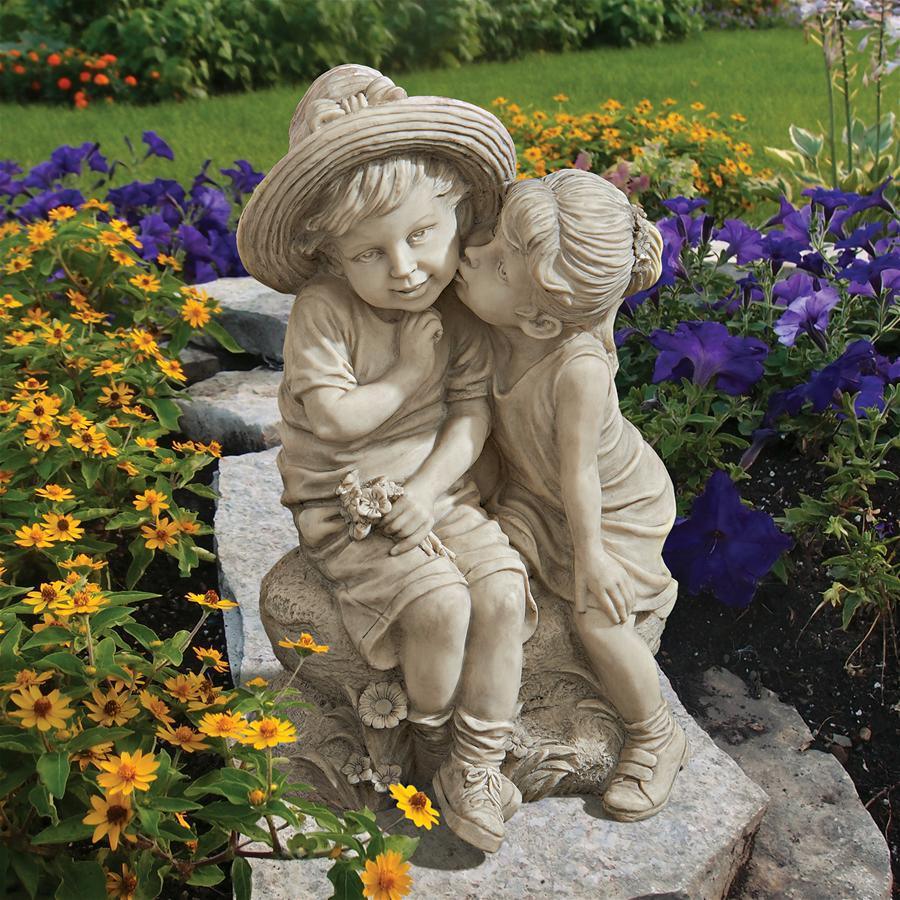 Design Toscano Garden Lovers Gifts - Kissing Kids Boy And Girl Statue